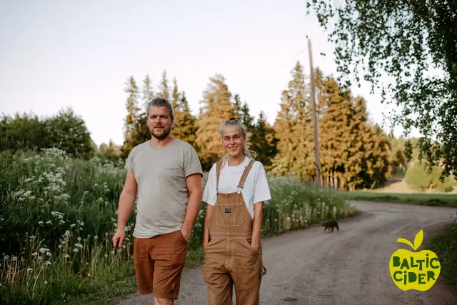 Hallonmaentilan yrittajat Jarno ja Mona
