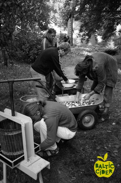 2007 – Abuls cidery – Apple pressing in Kundziņsala